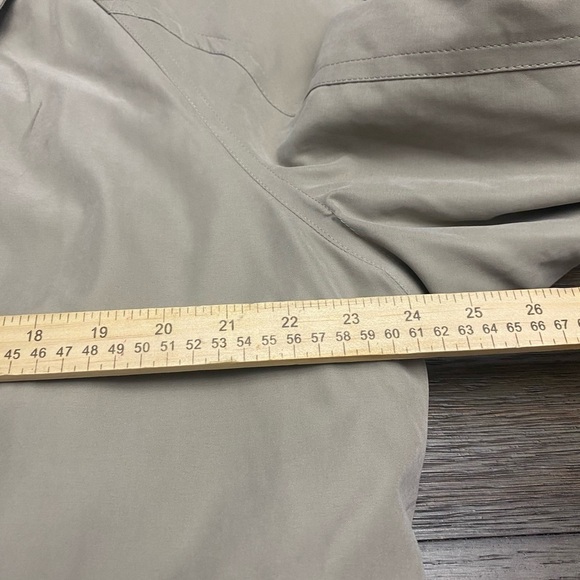 Utex Vintage 90's Taupe Metallic
Windbreaker Overcoat Trenchcoat
Size 42 - Picture 8 of 9